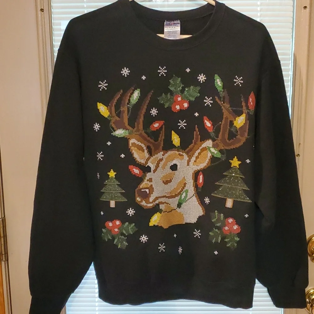 ❤️💚 Christmas Black Tangled Reindeer crewneck sweatshirt ❤️💚 1 Small left!! - Picture 7 of 10